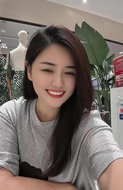 千帆过尽笑靥如初：探寻微笑背后的深层含义